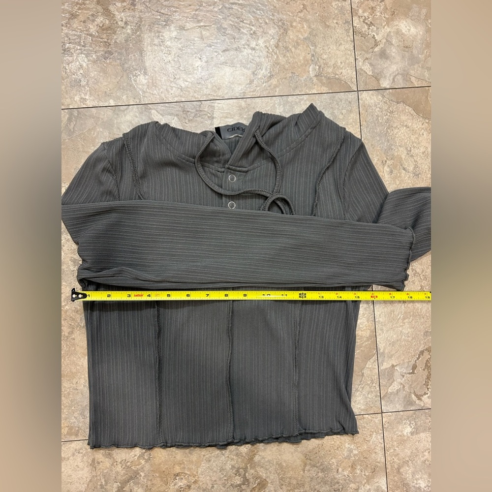 πLike New CIDER Ribbed Cropped Long Sleeve - Picture 3 of 9
